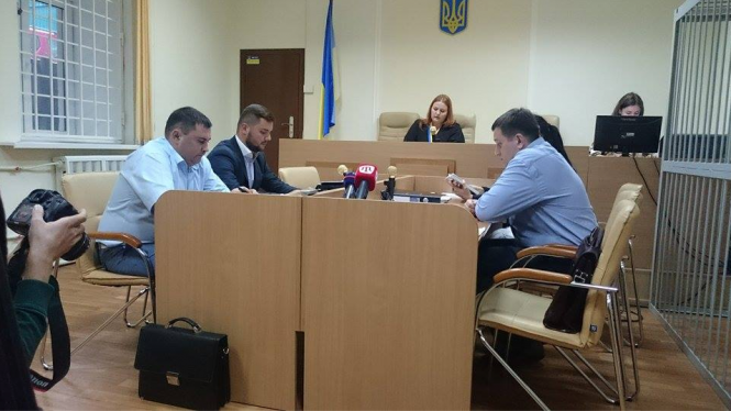 Суд заарештував прокурорів, які вимагали хабар у кримського екс-депутата Ганиша
