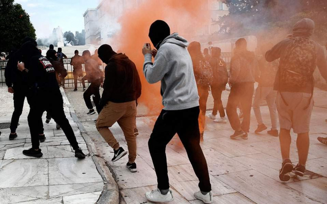 В Греции на антиправительственной акции школьников произошли беспорядки