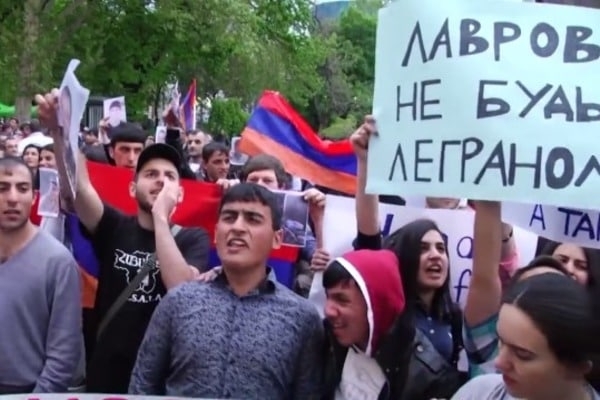 В Єревані мітингували проти візиту Лаврова, - ВІДЕО