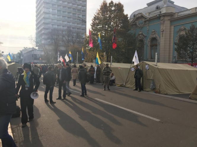 Полиция требует освободить улицу Грушевского
