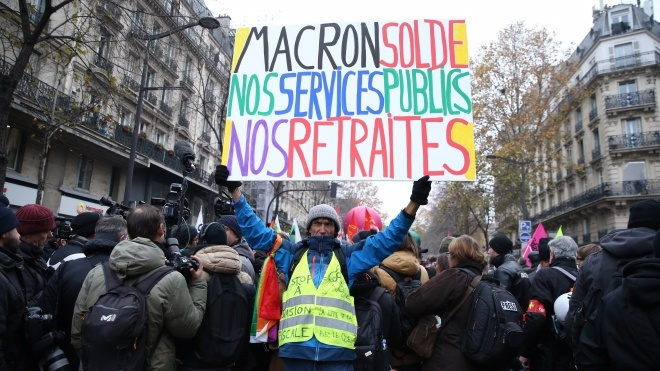 Во Франции новые протесты против пенсионной реформы Макрона