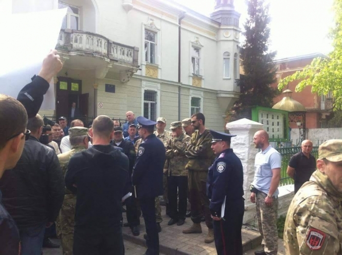 На Львовщине протестуют против нового руководителя милиции - фото