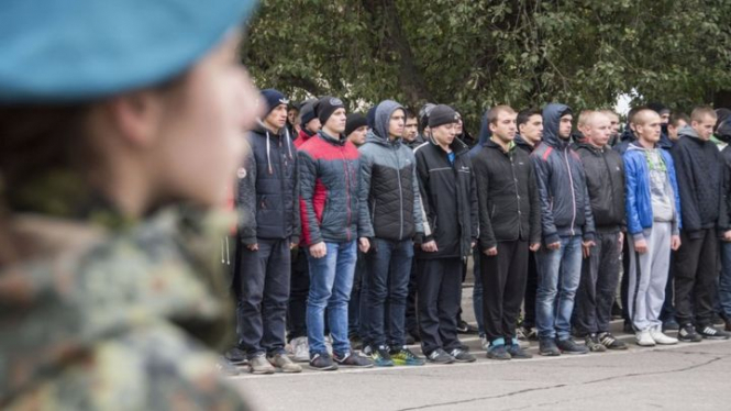 На границе с Россией украинцы получают фейковые СМС относительно военного положения, - Минобороны