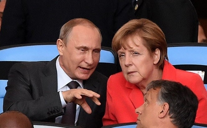 Путін обговорив із Меркель Мінські домовленості