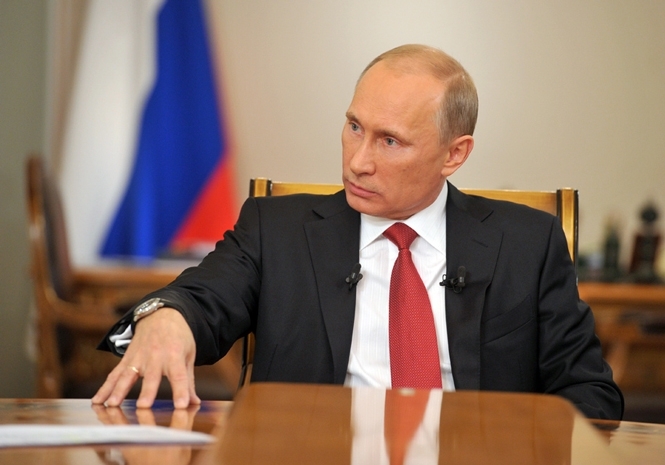 Путін просить у своїх сенаторів дозволу ввести війська в Крим