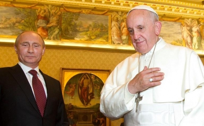 Путін майже на годину запізнився на зустріч з Папою Римським