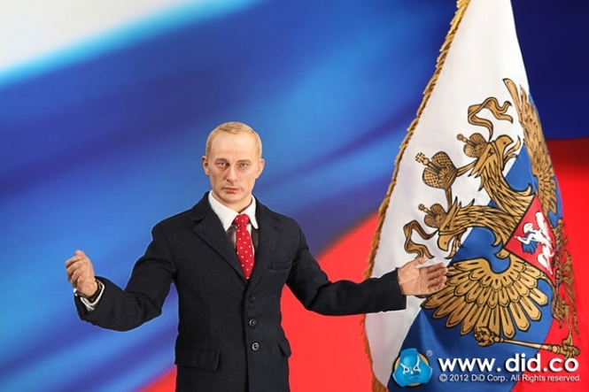 Купіть собі трохи Путіна: запасна голова та прапор РФ в комплекті (фото)