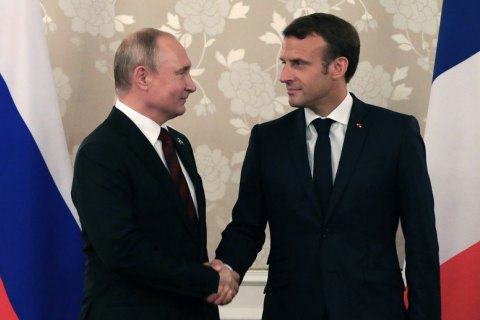 Макрон заявив Путіну про бажання більш довірливих відносин між ЄС і РФ