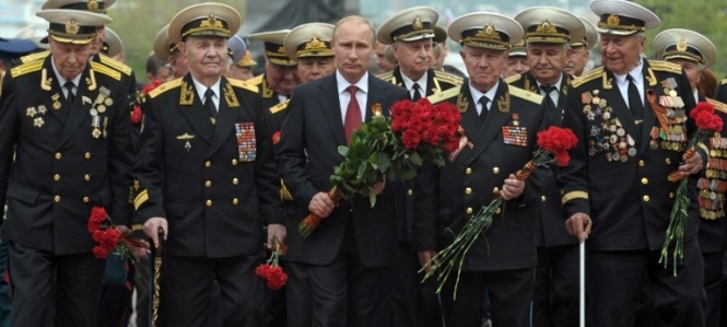 Євросоюз засуджує  приїзд Путіна на військовий парад у Криму