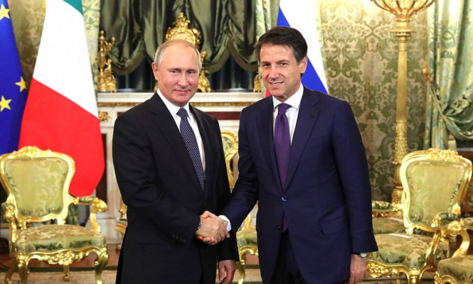 Правительство Италии поддержит компании, развивающие сотрудничество с бизнесом России, - Конте