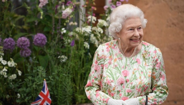 Королева Британії прийняла подарунок від українського дизайнера