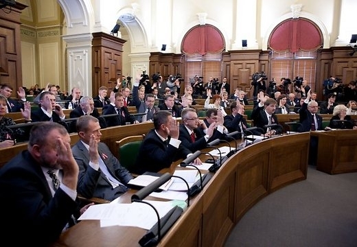 Латвійських депутатів штрафують за незнання державної мови