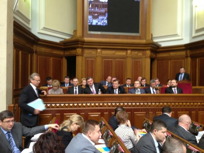 Депутати залишили Азарова і міністрів в урядових кріслах