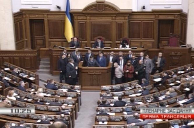 Ляшко заблокировал трибуну Рады, требуя отставки руководителей комитетов, которые голосовали за 