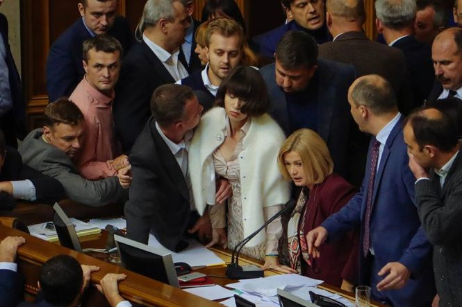 За год парламентские партии потратили более 700 млн грн