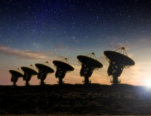 Ученые обнаружили в космосе сотни загадочных радиоимпульсов