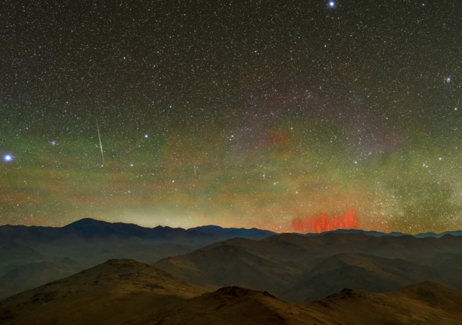 У небі над Чилі вчені зафіксували червоні блискавки