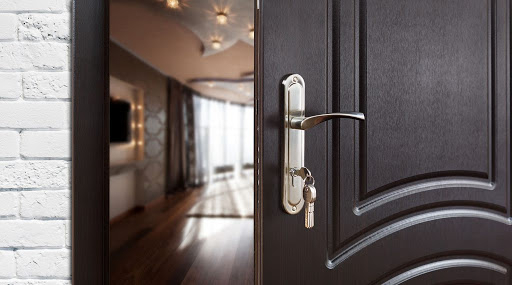 Які двері краще обрати для квартири зі світлим дизайном?