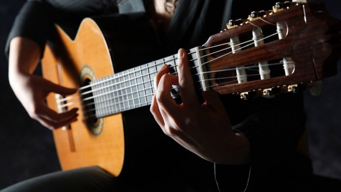Девайсы для настройки гитары: тюнер и метроном