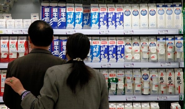 Китайці масово скуповують світові запаси сухого молока