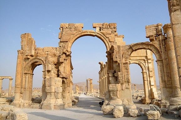 Боевики ИГИЛ взорвали Триумфальную арку в Пальмире