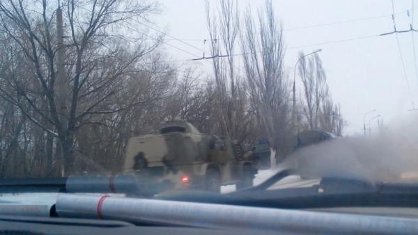 В Краснодоне проехала большая колонна новейшей военной техники РФ