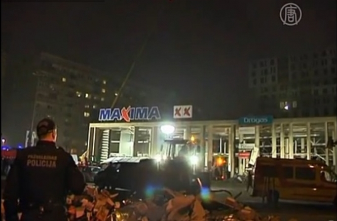 У Ризі обвалився дах торгового центру: загинули щонайменше 40 осіб