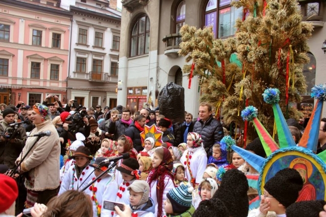 Свято наближається: у Львові встановили Різдвяний Дідух