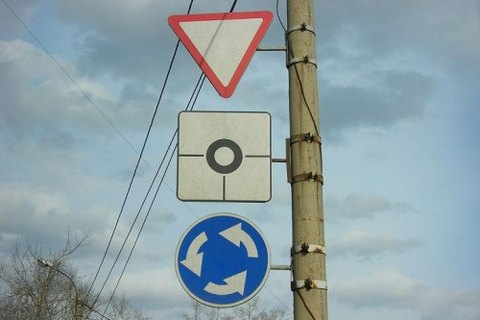 В Украине изменены правила движения автомобилей на перекрестках