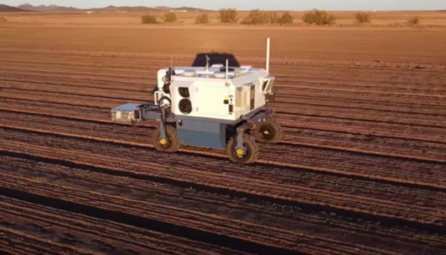 В США разработали робота, который лазером удаляет сорняки