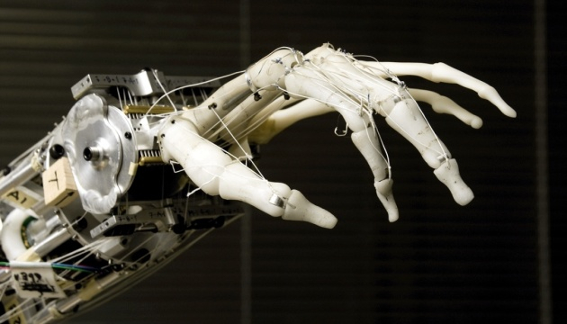 Руки роботів наділили чутливими "подушечками пальців"