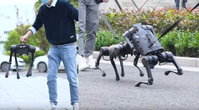 Китайський стартап випустив робота-собаку. Він біжить біля господаря і несе його речі