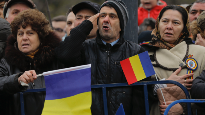 В Румынии сотни людей требовали от правительства отозвать изменения в судебной системе