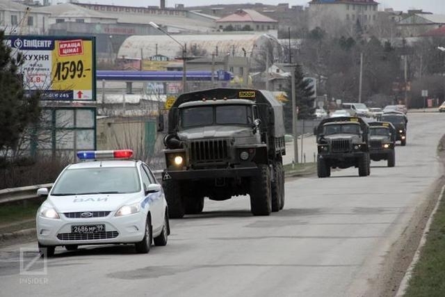 Похищенных в Крыму активисток Автомайдана и журналистов везут в СБУ Севастополя