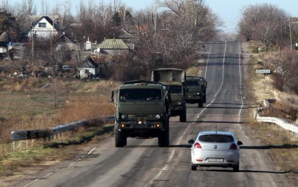 Дві колони російської військової техніки пройшли через Шахтарськ в сторону Донецька
