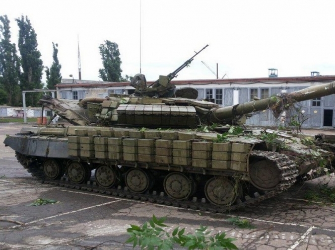 У террористов в Славянске есть 10 танков, - Аваков