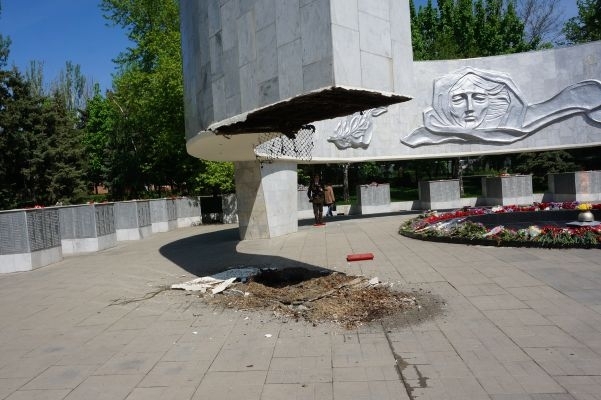 У Ростові частина меморіалу Перемоги ледь не задавила дитину