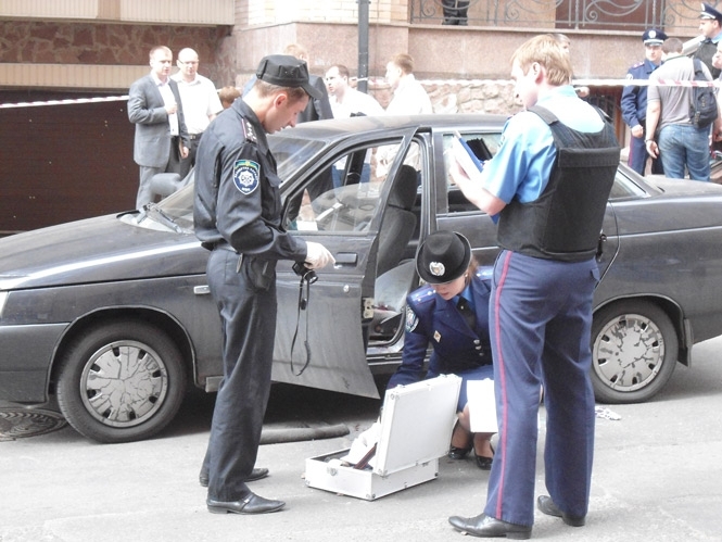 У Києві розстріляли людей, але грошей не взяли (фото)