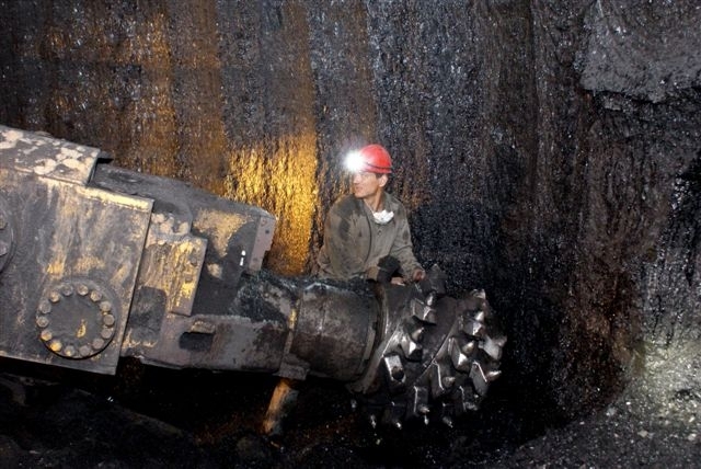 Украина с начала года снизила добычу угля на 45%