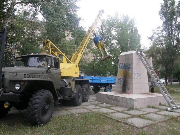 В Рубежном демонтировали памятник Ленину
