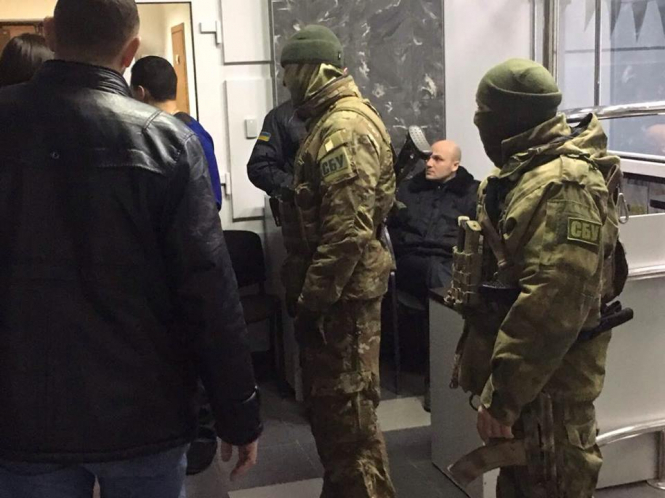 В Днепре правоохранители проводят обыски в офисе Радикальной партии - ВИДЕО