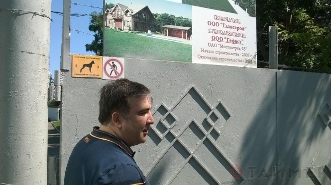 Саакашвілі взяв штурмом резиденцію екс-нардепа на Трасі здоров'я, - фото