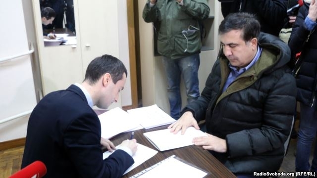 Саакашвили принес в НАБУ заявление на самого себя, - ФОТО