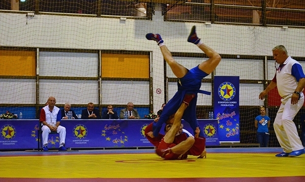 Українська молодіжна збірна з самбо здобула 19 медалей на чемпіонаті Європи, - фото