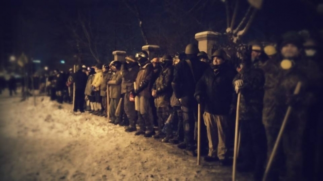Первая Киевская сотня отказалась отходить от КГГА. Она не согласна с компромиссом оппозиции