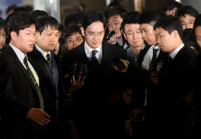 Топ-менеджери Samsung пішли у відставку через корупційний скандал у Південній Кореї