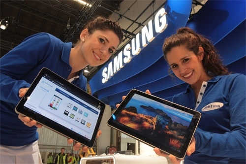 Samsung показала два нові планшети