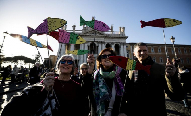 На улицы Рима вышли десятки тысяч сторонников антипопулистского движения 