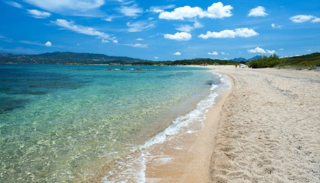 На Сардинії запровадили штрафи за крадіжку піску з пляжів