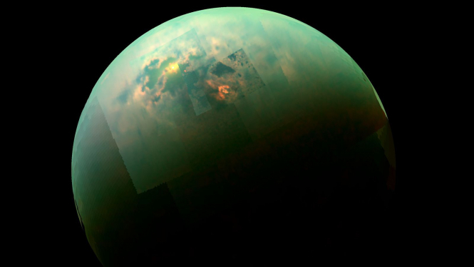 Ученые заметили на севере Титана следы дождей